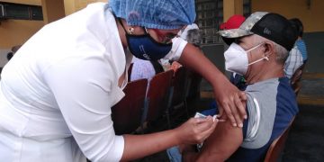 Con éxito se desarrolla vacunación masiva con Sputnik V