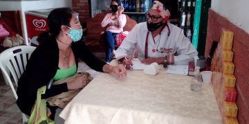 Realizan consultas médicas gratuitas en sucursales de Farmabien