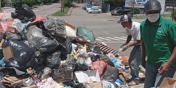Sobreviven gracias a la basura