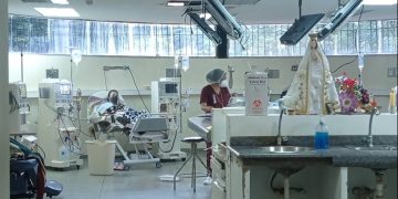 Ante la falta de vitaminas pacientes en diálisis buscan alternativas con plantas naturistas 