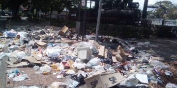 De nuevo: Plazas y aceras de El Vigía repletas de basura