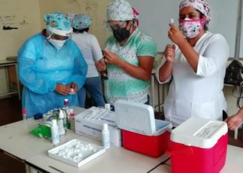 Dimes y diretes en torno a la vacunación anticovid e inicio de clases