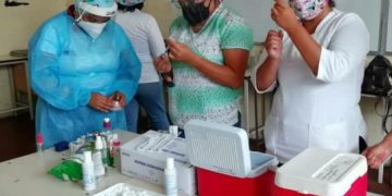 Dimes y diretes en torno a la vacunación anticovid e inicio de clases