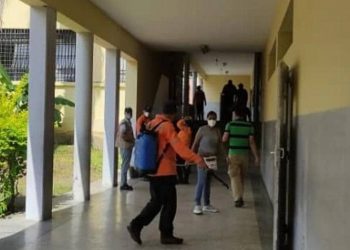 Protección Civil inició jornada de desinfección a las instituciones educativas