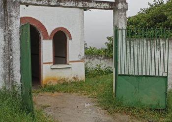 En completo abandono cementerio de La Puerta