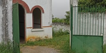 En completo abandono cementerio de La Puerta