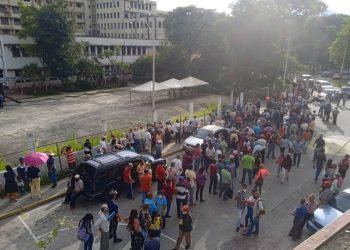 Largas colas en el HUPEC para recibir segunda dosis de la Sputnik-V