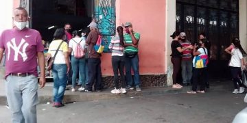 Boconeses se abastecen de alimentos por temor a que aumenten de precios