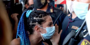 Las amenazas de los antivacunas se desinflan en Italia