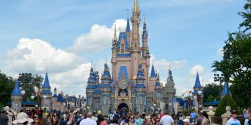 Disney World cumple 50 años con la promesa de seguir creando magia