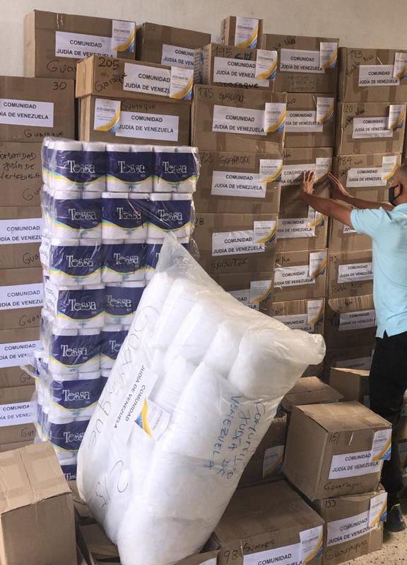 Afectados por las lluvias en Mérida reciben donativos de la comunidad Judía