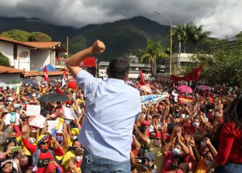 Jheyson Guzmán formalizó su inscripción como candidato a la Gobernación de Mérida