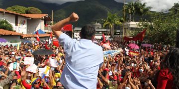 Jheyson Guzmán formalizó su inscripción como candidato a la Gobernación de Mérida