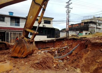 Alcaldía de San Cristóbal continúa con las obras de recuperación en el tramo afectado de la Ferrero Tamayo