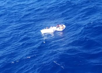 Rescatan a náufragos cerca de isla La Tortuga