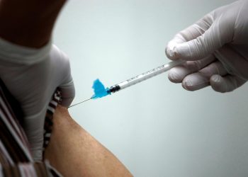 La combinación de vacunas contra la covid es efectiva, según un estudio