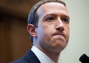 Zuckerberg pierde 5.900 millones de dólares tras la caída de Facebook