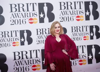 Adele regresa más «fuerte» con su primer sencillo en seis años