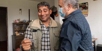 Comienza la entrega de las tarjetas que regulan la situación de los venezolanos en Colombia