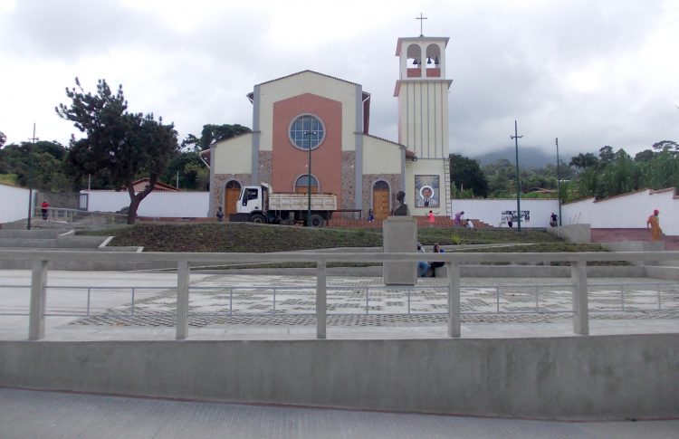 Frente al templo Virgen del Rosario será oficiada la misa concelebrada homenaje al Beato JGH.