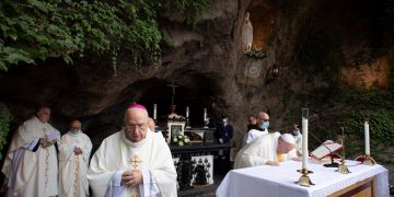 El papa a los jóvenes: «Son quizás la última generación que puede salvarnos»