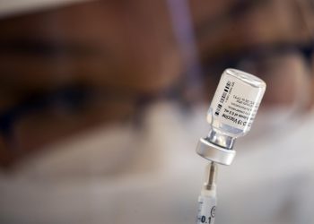 Pfizer pide a la FDA que autorice su vacuna para niños entre cinco y once años