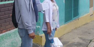 La vacuna contra la pandemia anda de casa en casa en la Panamericana