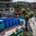 El agua de lluvia que calma la sed en las escuelas de Venezuela