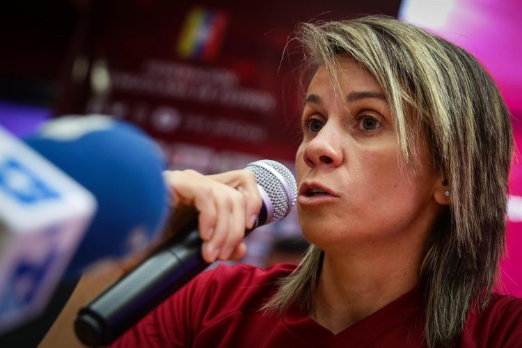 La italiana Pamela Conti, entrenadora de la selección de fútbol femenina venezolana, en fotografía de archivo. EFE/ Rayner Peña