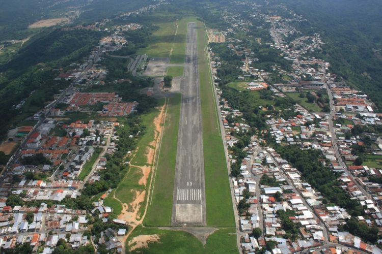 Pista de aterrizaje del aeropuerto ANB principal emblema de  -Campo Alegre-.