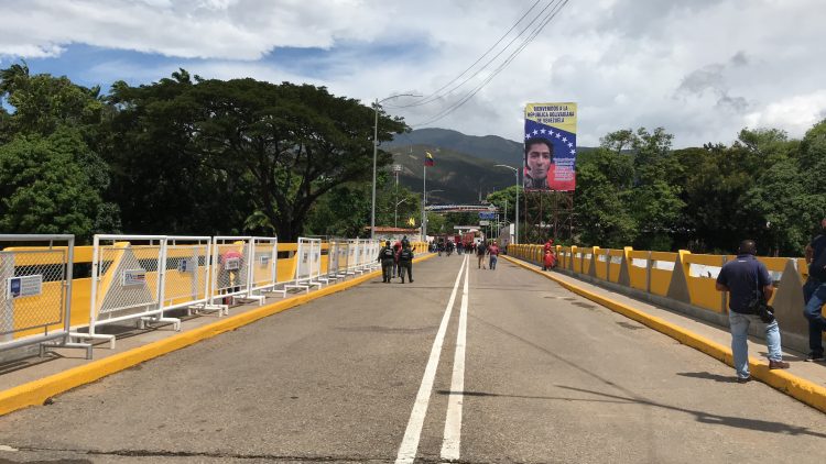 El Puente Internacional Simón Bolívar es el único que ha sido despejado de los contenedores. Mariana Duque