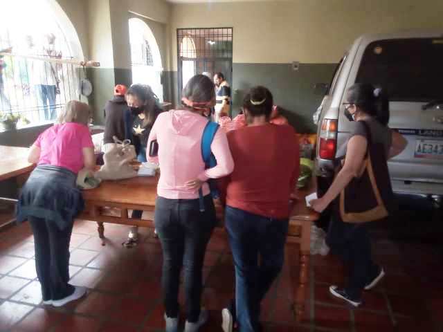 Con feria de hortalizas recaban fondos para construir Santuario Menor Beato Dr. JGH