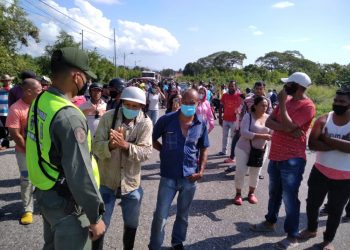 Productores del Eje Panamericano protestaron por cambios en surtido de combustible