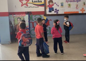 Volvieron a clase dos días por semana y con fallas en suministro de equipos de bioseguridad