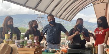 Curso de cocina regaló supermercado Garzón a clientes de San Cristóbal