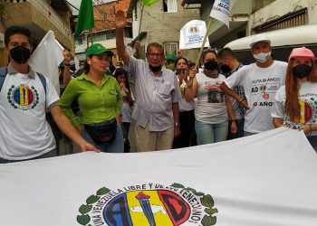 Mora Izarra: «Tenemos la tarjeta de AD vigente porque salimos a votar»