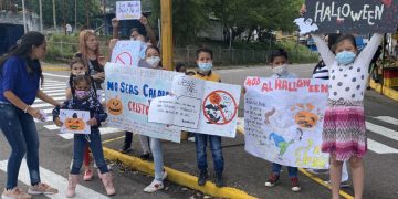 Protestan en San Cristóbal contra celebración de Halloween por considerar que es tributo al demonio
