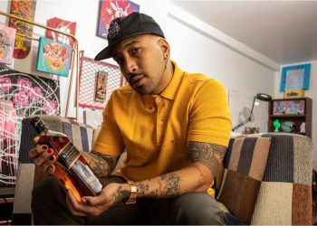 Johnnie Walker tras las huellas de Michael «Burner» Wong