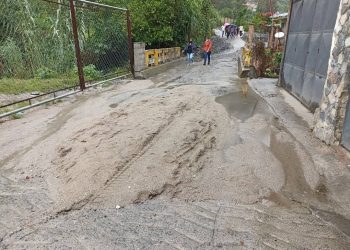 En pésimas condiciones vía alterna que conduce al cementerio de La Puerta