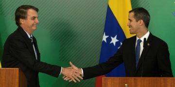 Guaidó agradece a Bolsonaro que Brasil atienda a los migrantes venezolanos