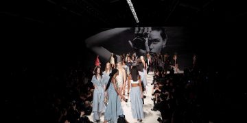 Un viaje a la playa y a los años 90 en la pasarela de Chanel