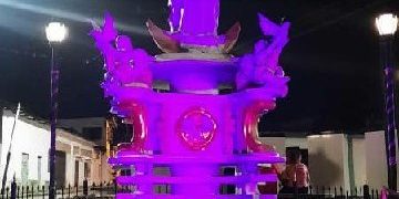Iluminan de color rosa monumento a la Virgen de Chiquinquirá en Pampán en honor al Día Internacional de la Lucha Contra el Cáncer de Mama