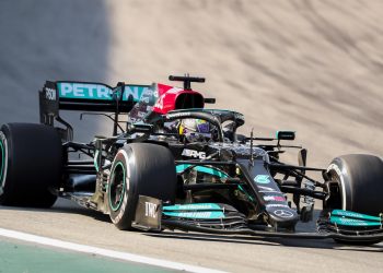 Hamilton gana en Sao Paulo y reduce el liderato de Verstappen