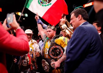 «Canelo» Álvarez hace historia como nuevo «rey» del peso supermediano