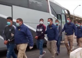 Chile expulsa a 120 venezolanos y colombianos en la mayor deportación del año