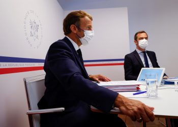 Francia estudia reimponer el teletrabajo por la nueva ola, pero no confinar