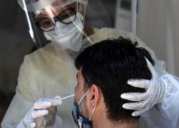La variante ómicron llega a Latinoamérica a través de Brasil
