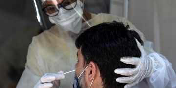 La variante ómicron llega a Latinoamérica a través de Brasil