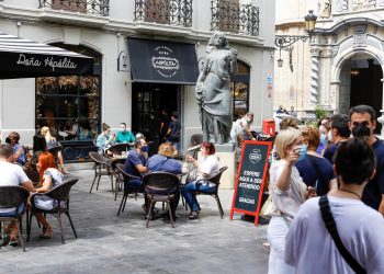España empieza a exigir el pasaporte covid por miedo a otra ola de contagios