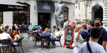 España empieza a exigir el pasaporte covid por miedo a otra ola de contagios